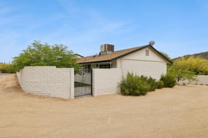 5801 E Surrey Dr - 007.jpg