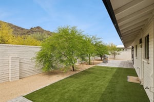 5801 E Surrey Dr - 009.jpg