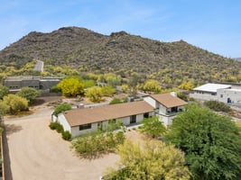 5801 E Surrey Dr - 017.jpg