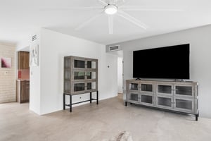 5801 E Surrey Dr - 034.jpg