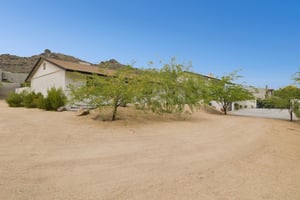 5801 E Surrey Dr - 049.jpg