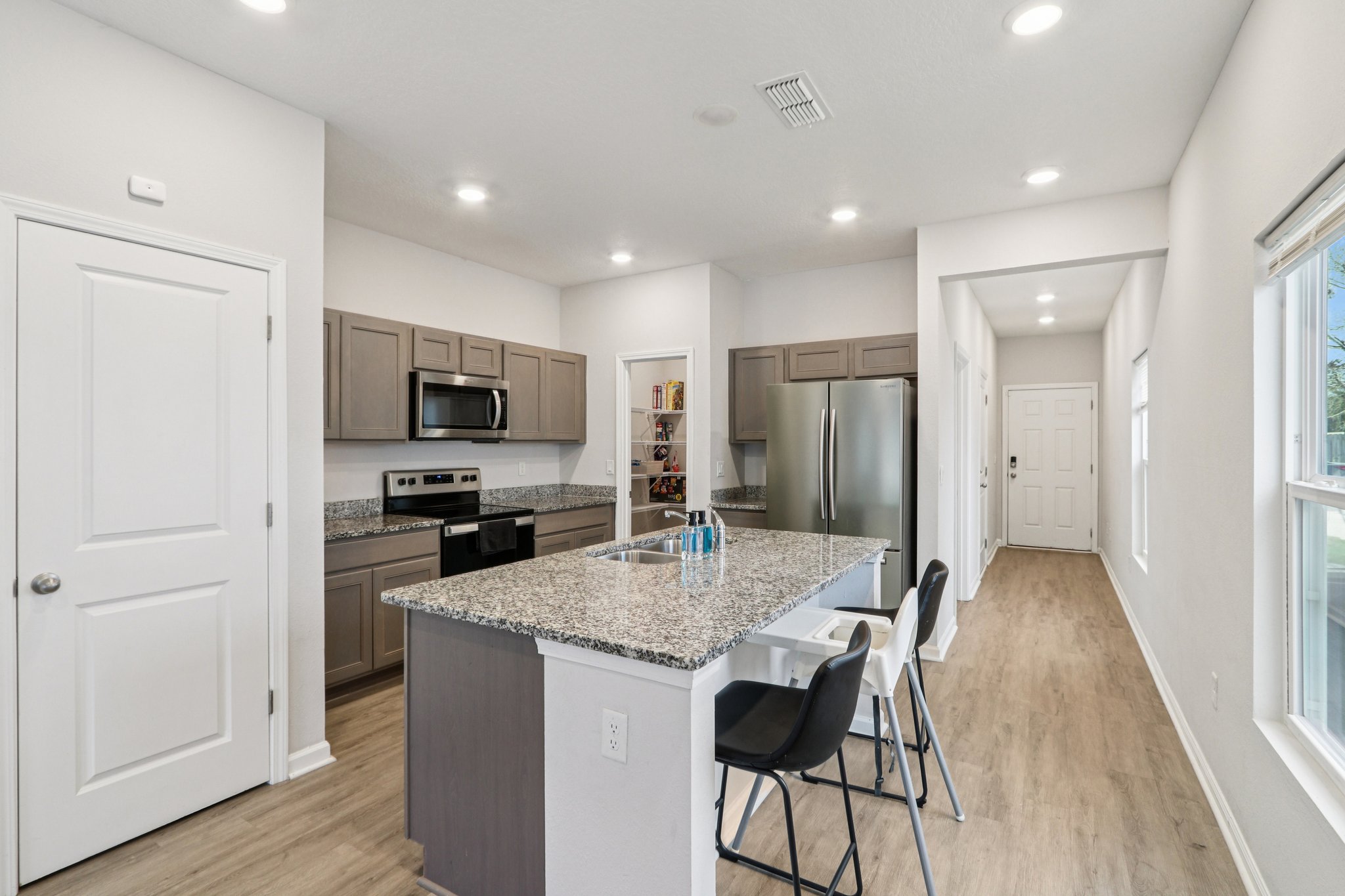 Le Sabre Rd-S2701-009.jpg