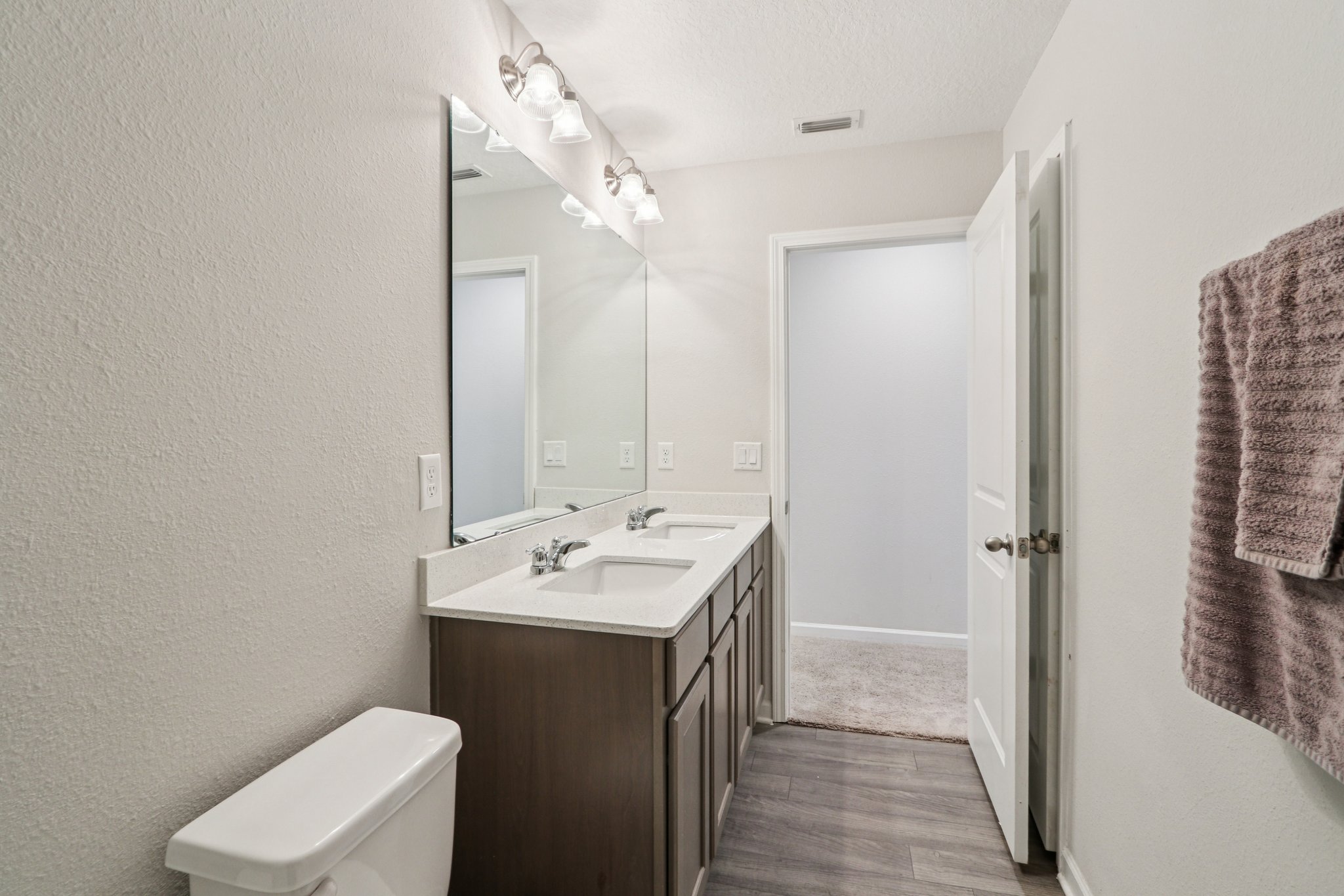 Le Sabre Rd-S2701-020.jpg