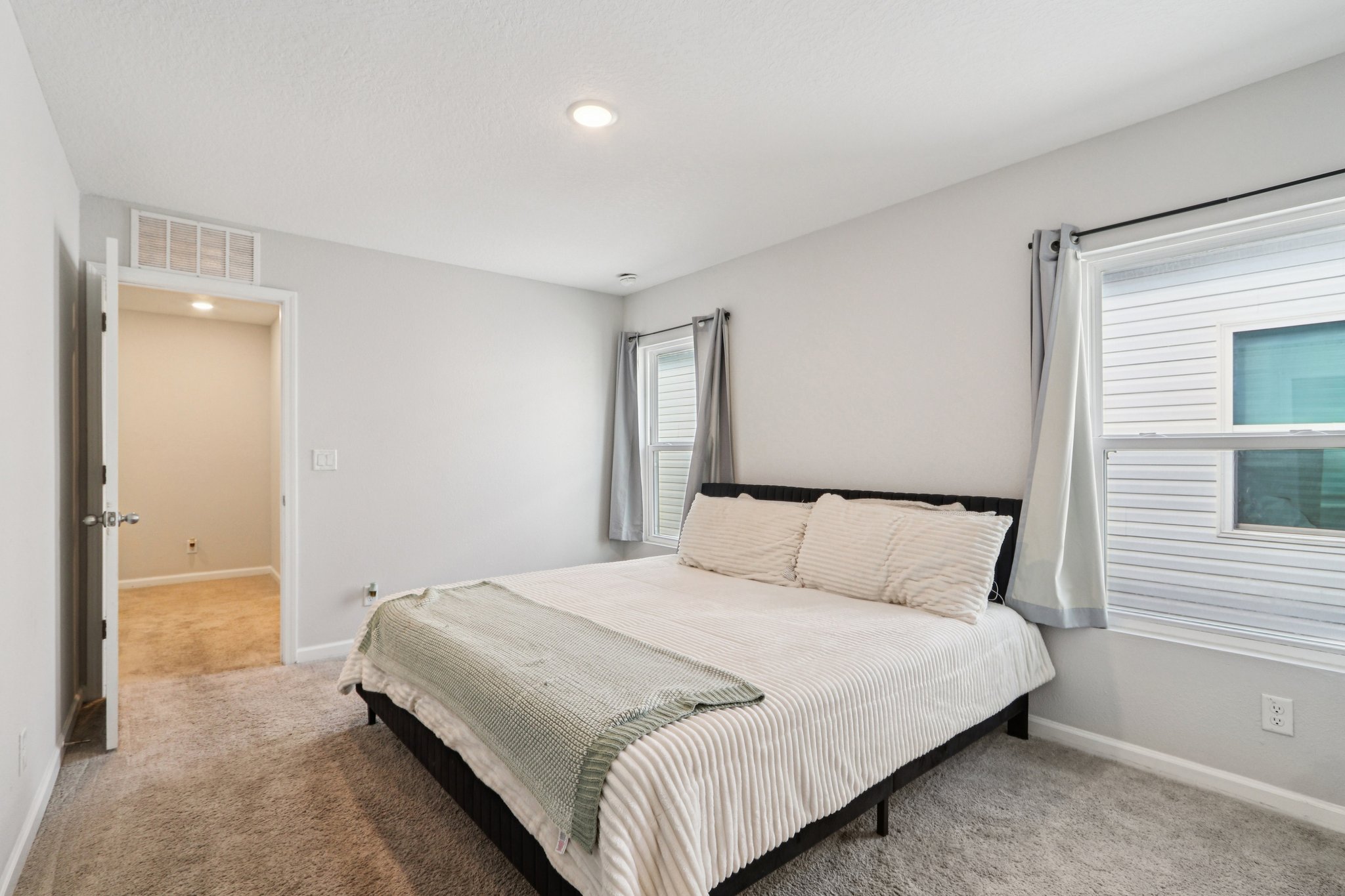 Le Sabre Rd-S2701-022.jpg