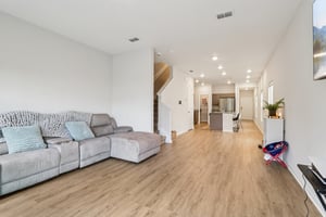 Le Sabre Rd-S2701-005.jpg