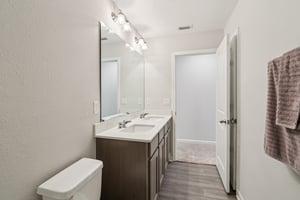 Le Sabre Rd-S2701-020.jpg