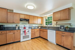 Spacious Kitchen and Eat in Dining