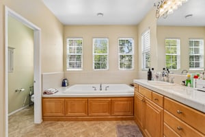E Treehouse Ln-S1806-026.jpg