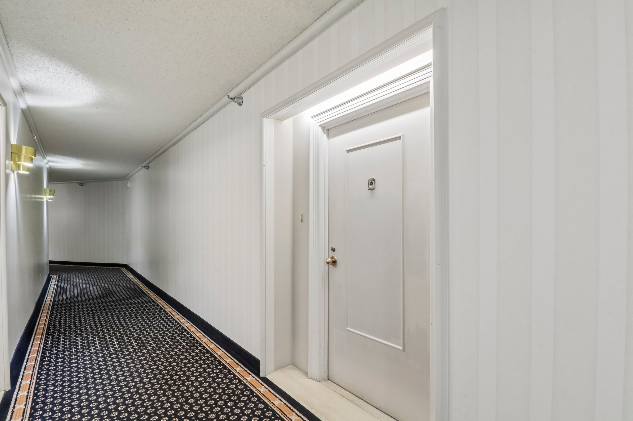 Nicholson Ln 201-S1609-003.jpg