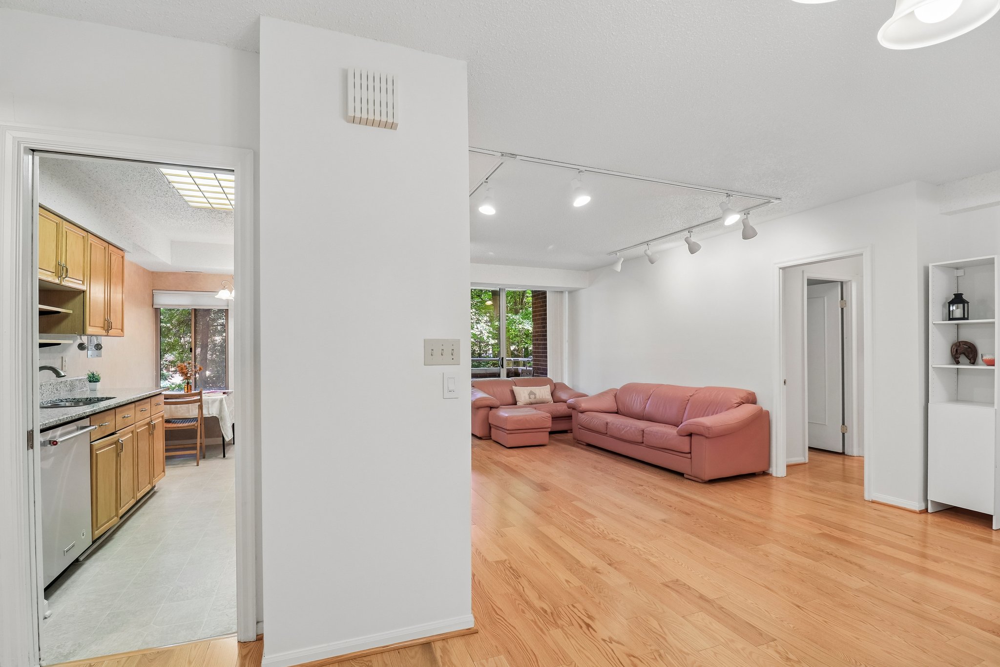 Nicholson Ln 201-S1609-010.jpg