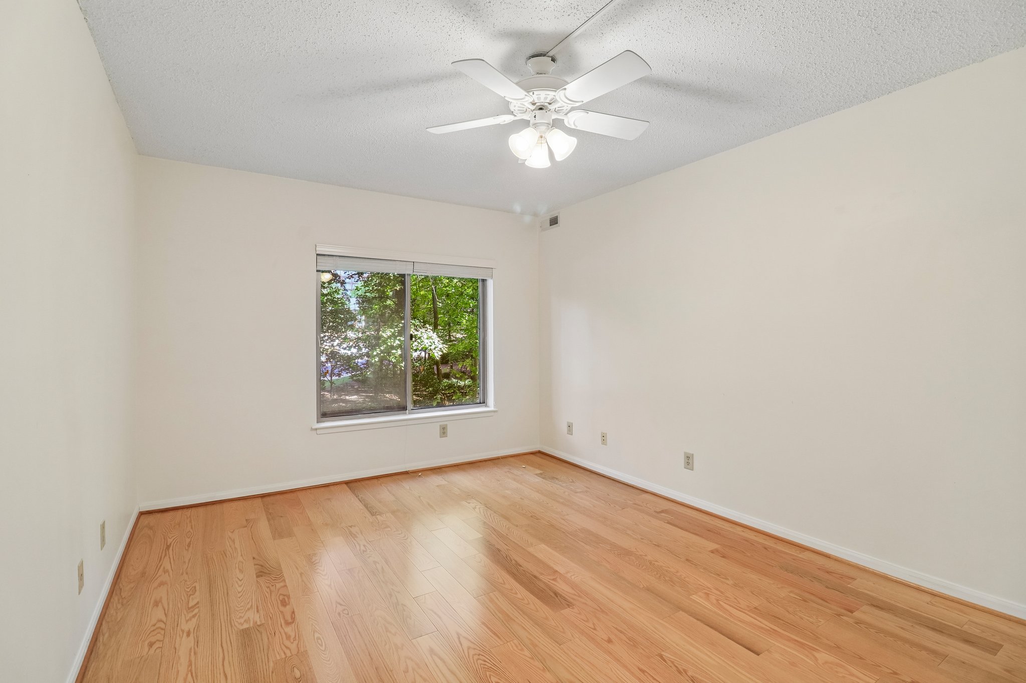 Nicholson Ln 201-S1609-026.jpg