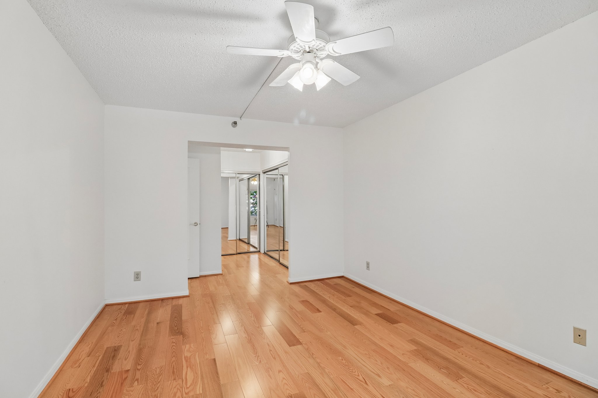 Nicholson Ln 201-S1609-027.jpg