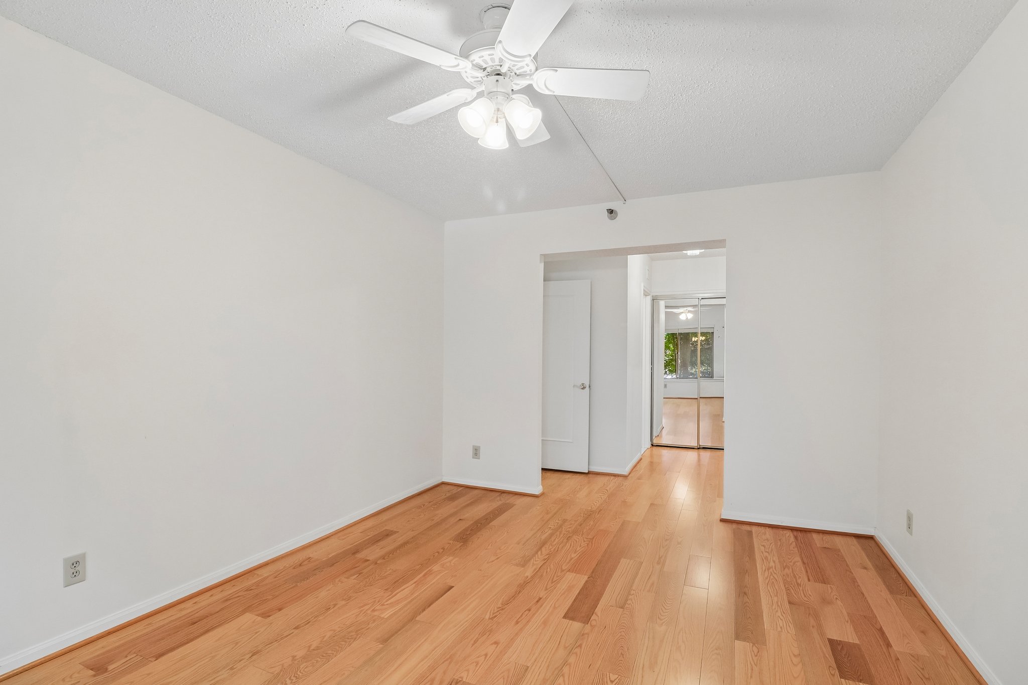 Nicholson Ln 201-S1609-028.jpg
