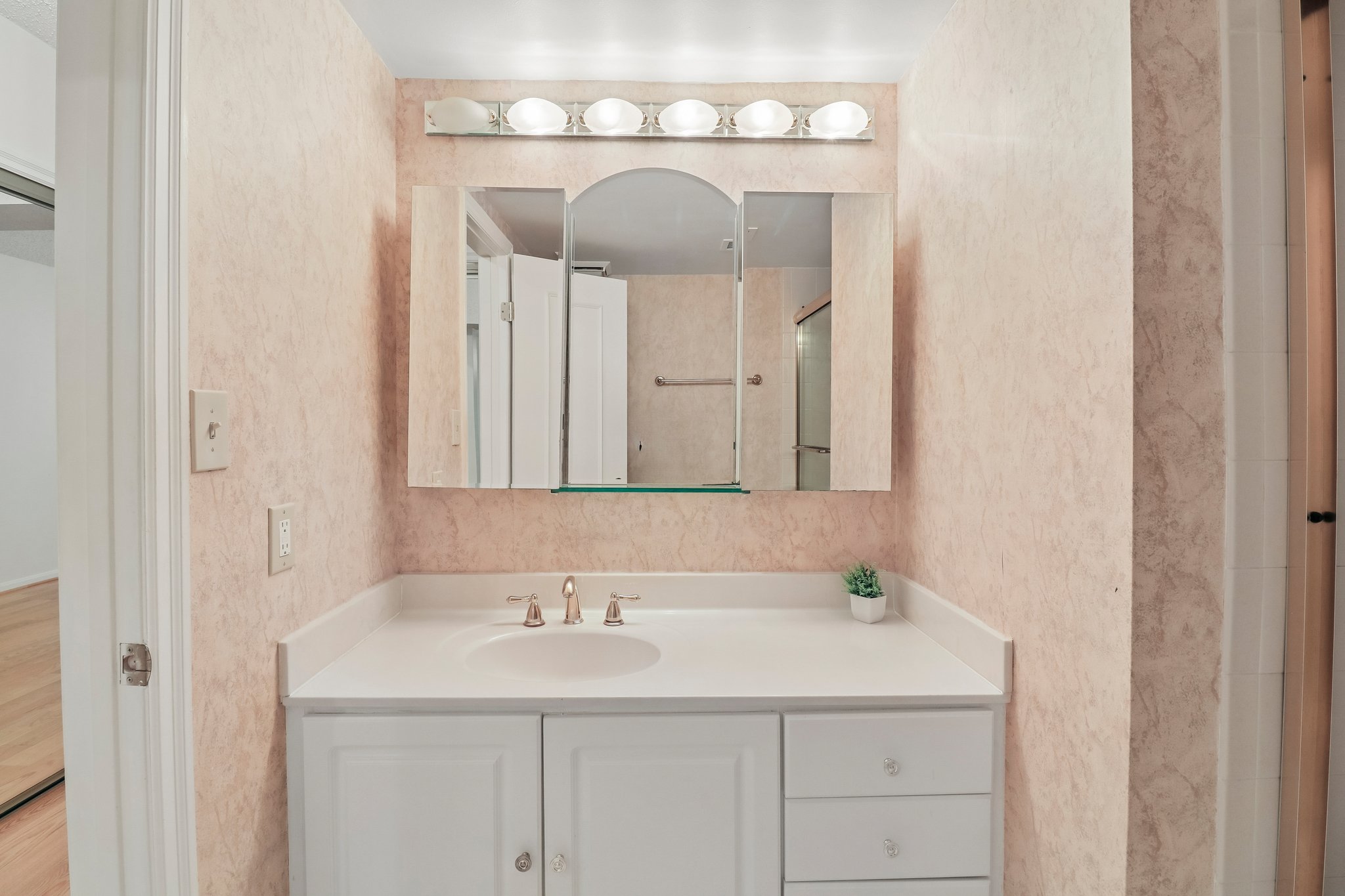 Nicholson Ln 201-S1609-032.jpg