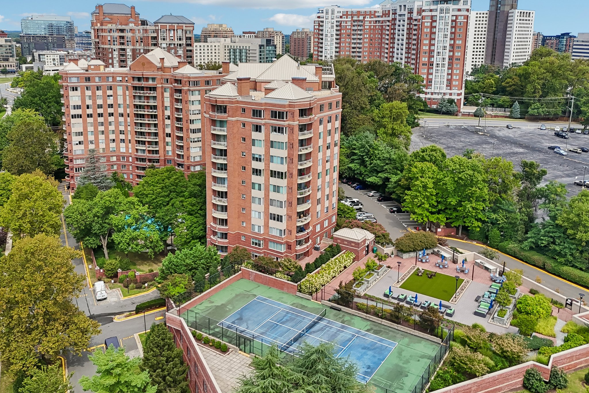 Nicholson Ln 201-S1609-049.jpg