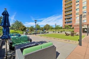 Nicholson Ln 201-1609-902.jpg