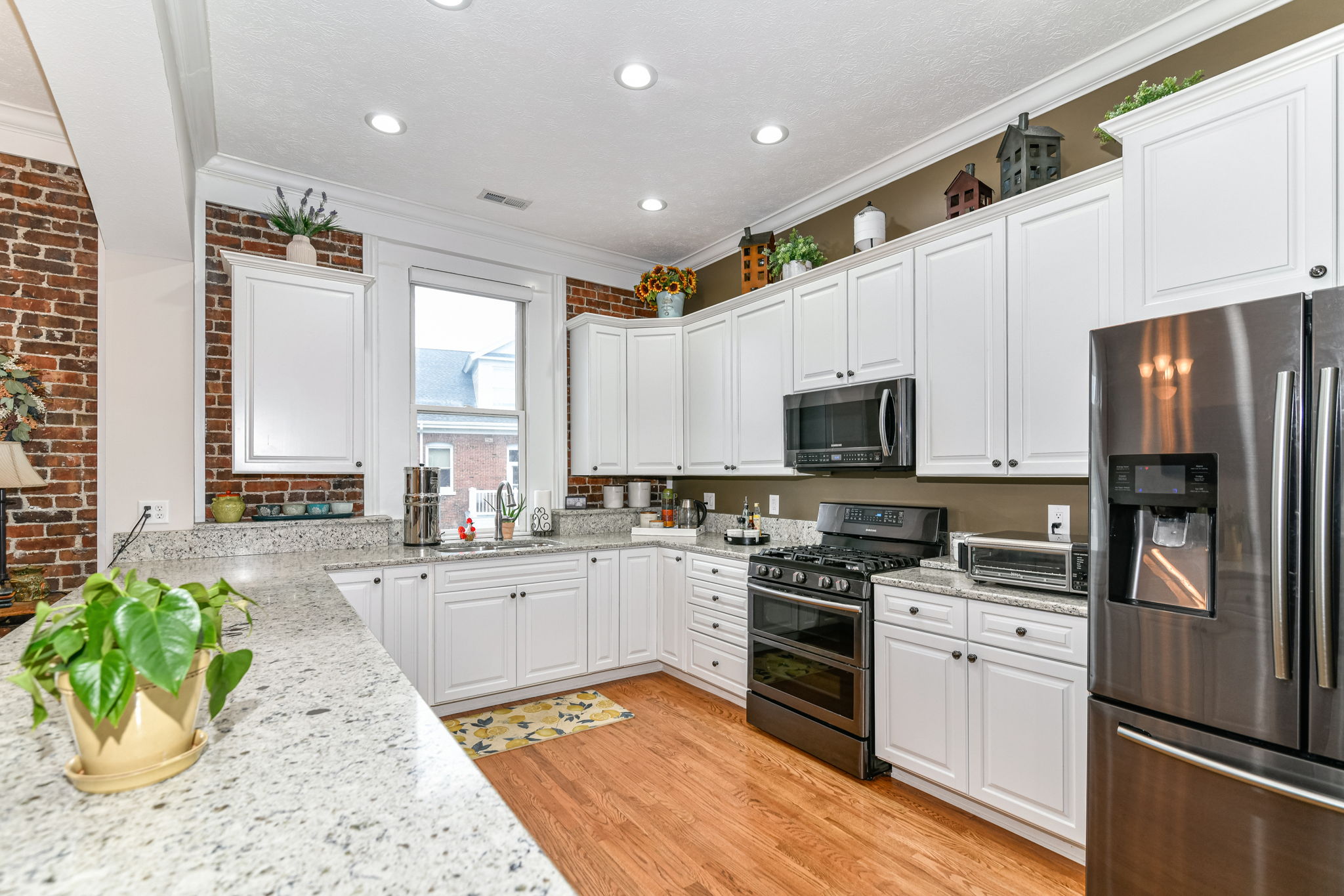 5803 Lawton Loop E Dr 7, Indianapolis, IN 46216 Indy Realty Pics