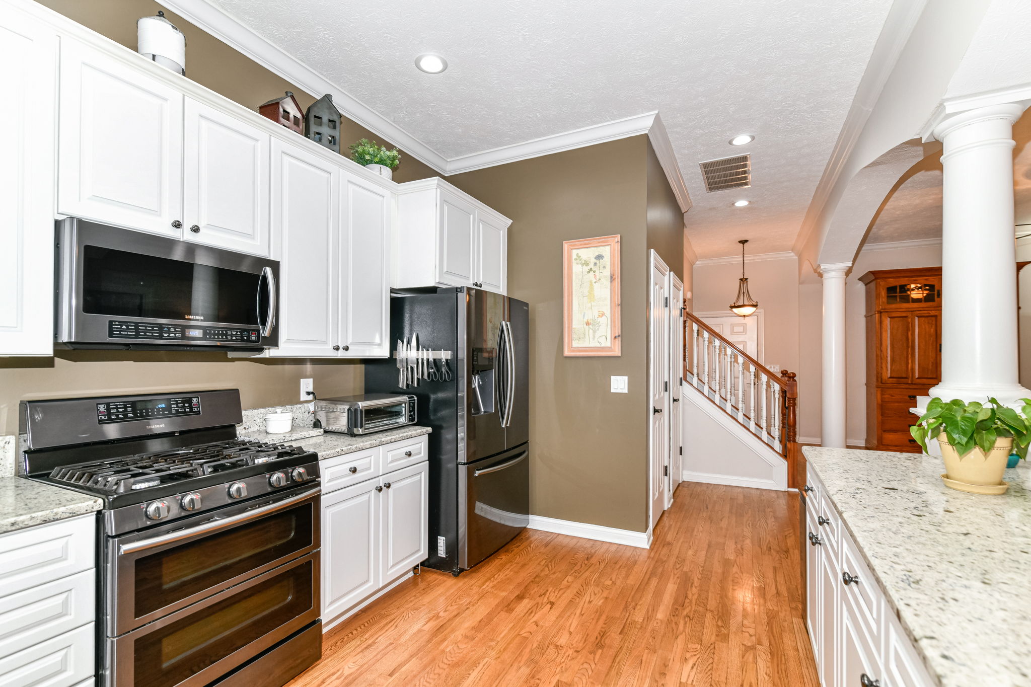 5803 Lawton Loop E Dr 7, Indianapolis, IN 46216 Indy Realty Pics