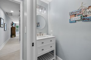 Guest Bathroom 1.jpg