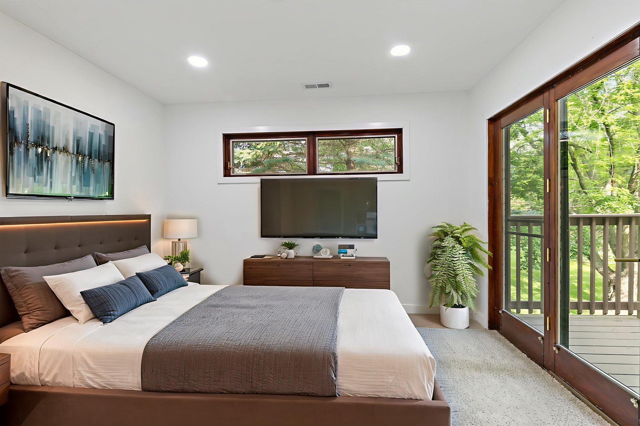 0O9A8795 virtually staged.jpeg