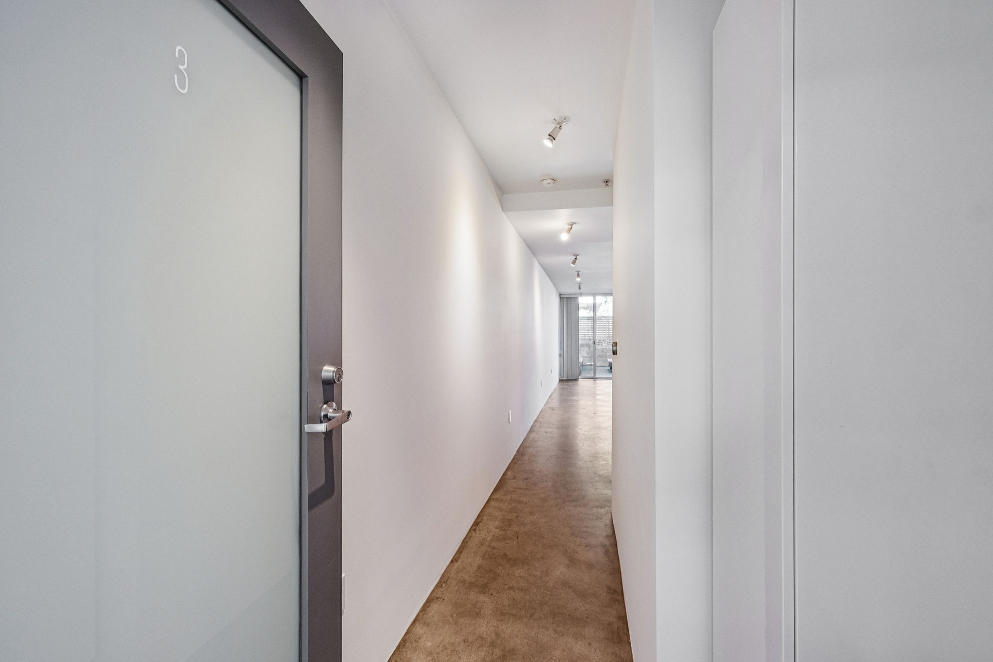 Waring Ave 3-S1111-005