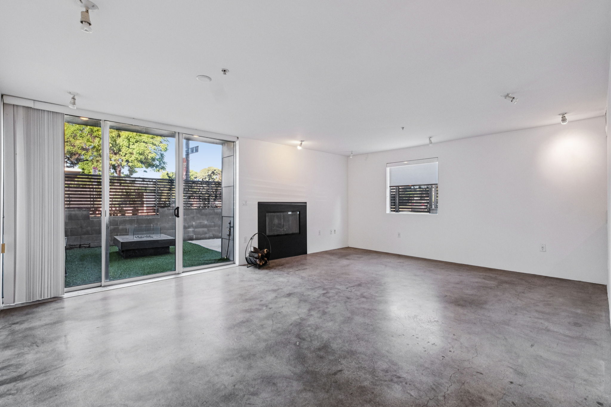 Waring Ave 3-S1111-012