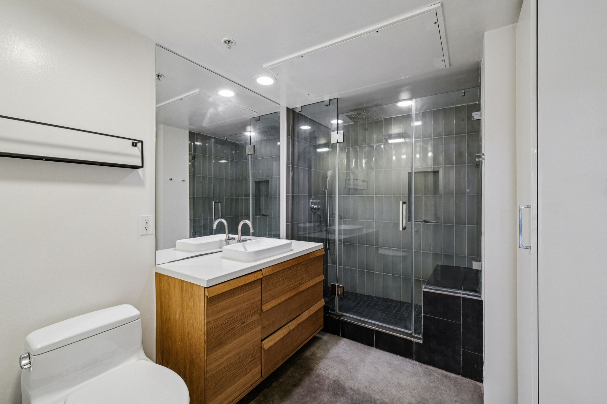 Waring Ave 3-S1111-022