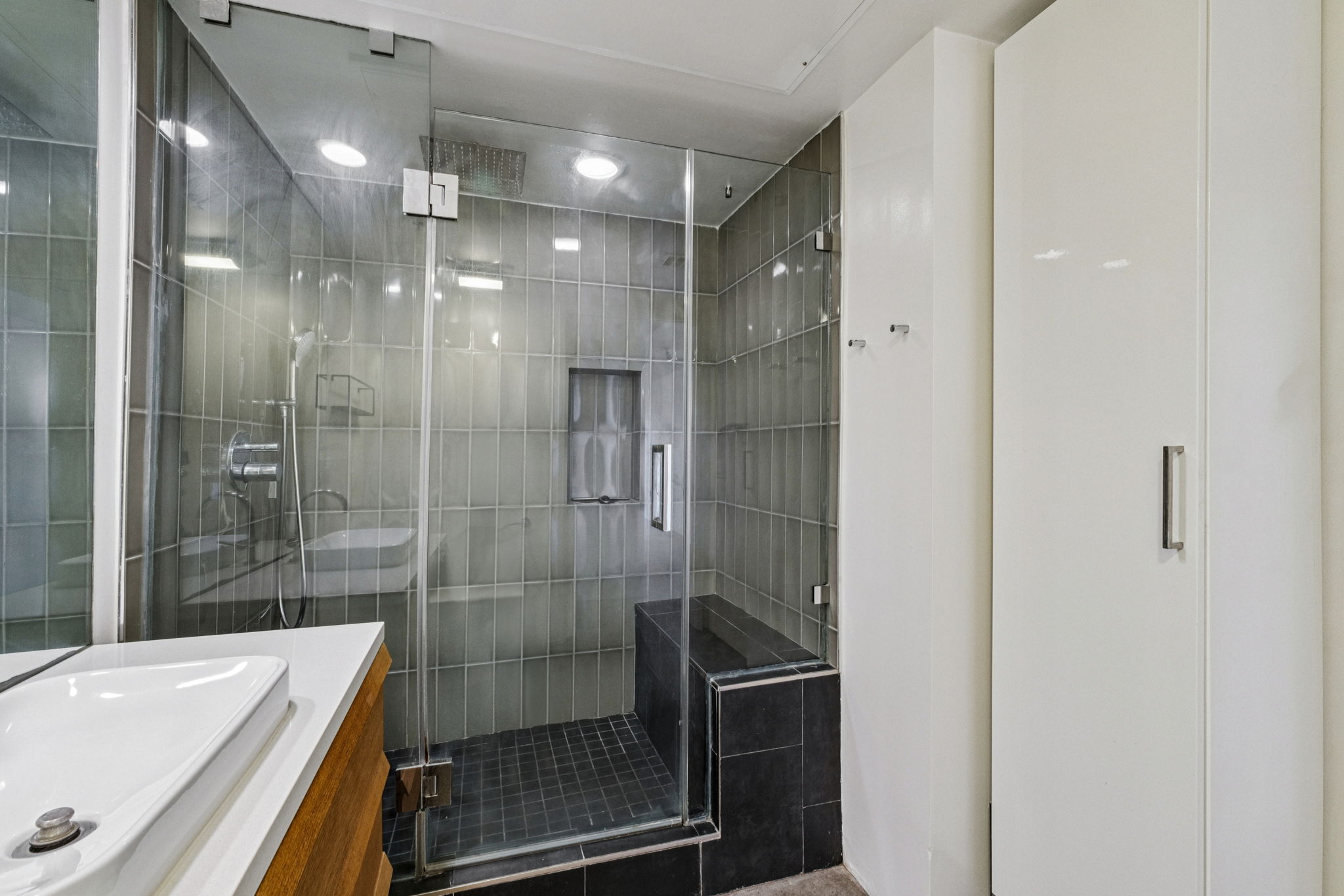 Waring Ave 3-S1111-024