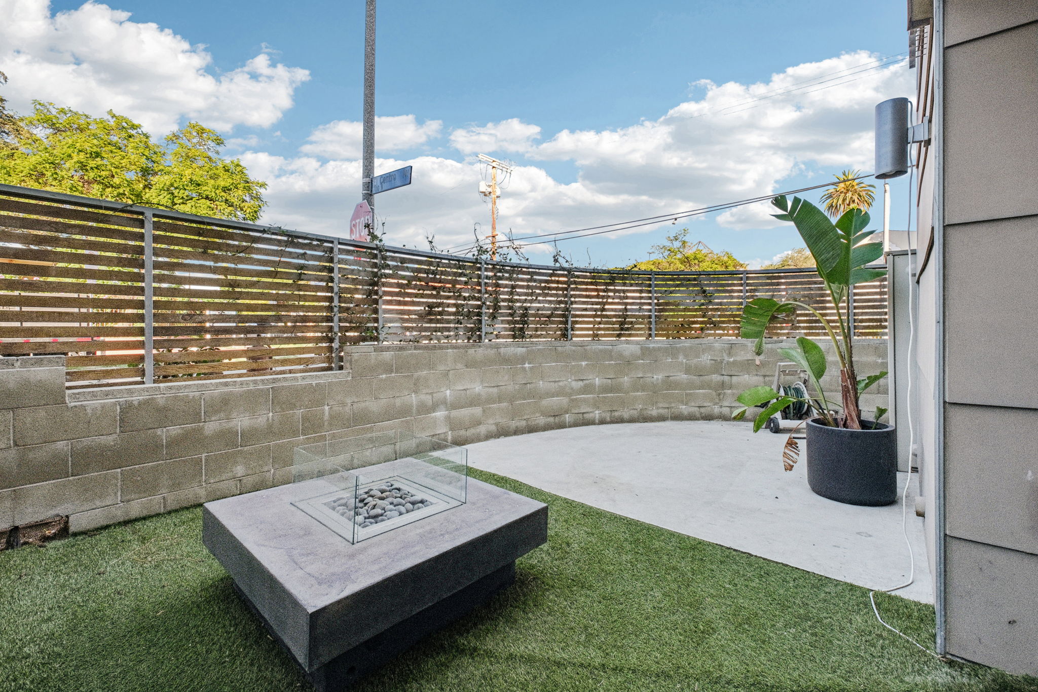 Waring Ave 3-S1111-025