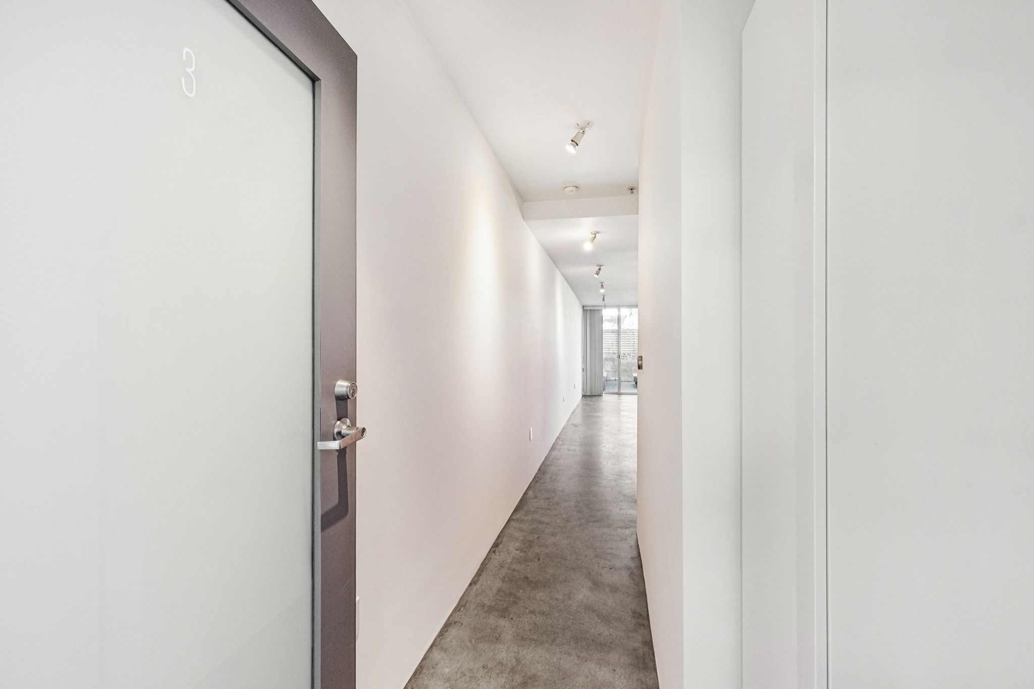 Waring Ave 3-S1111-005rr