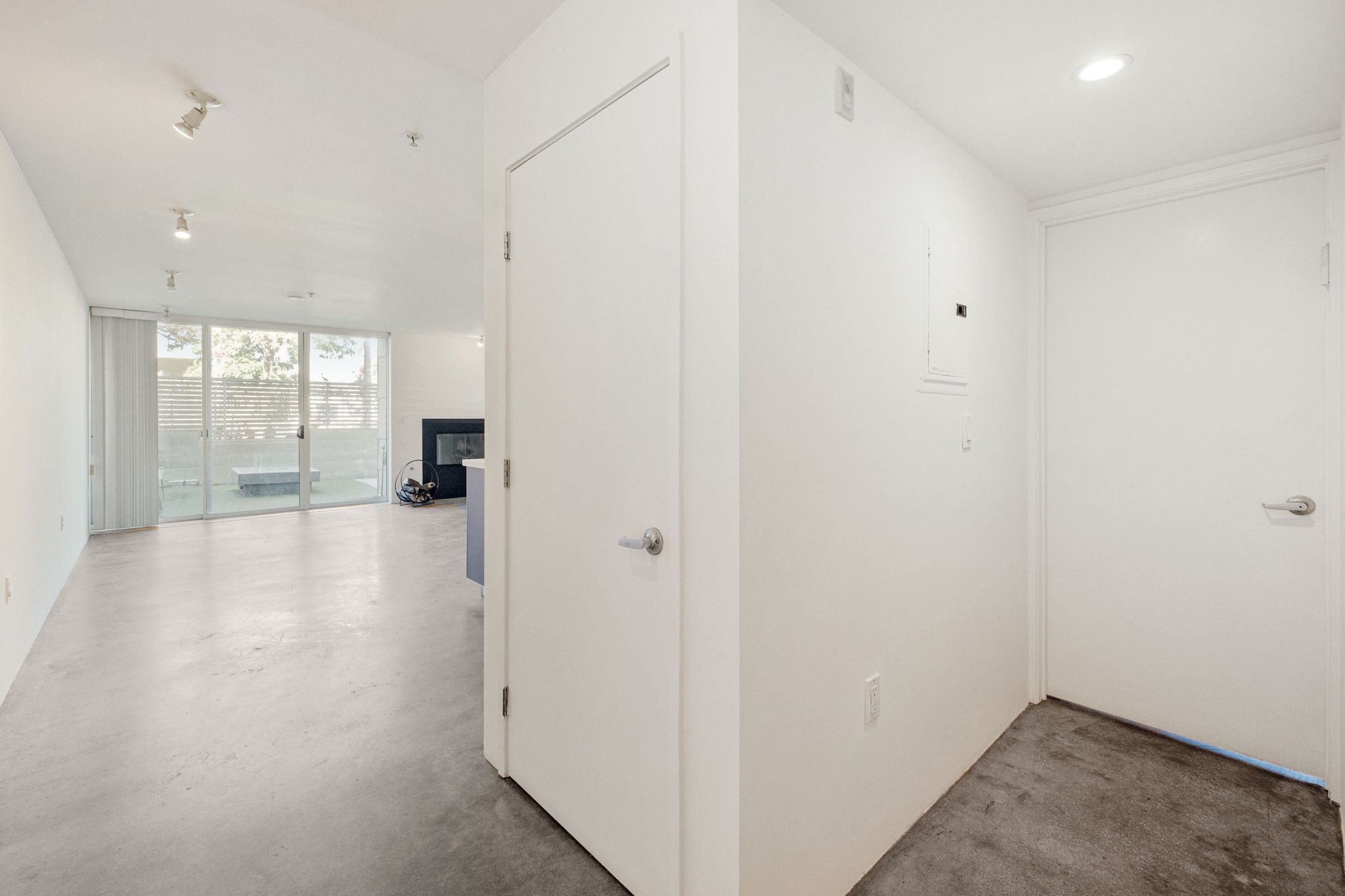 Waring Ave 3-S1111-007rr