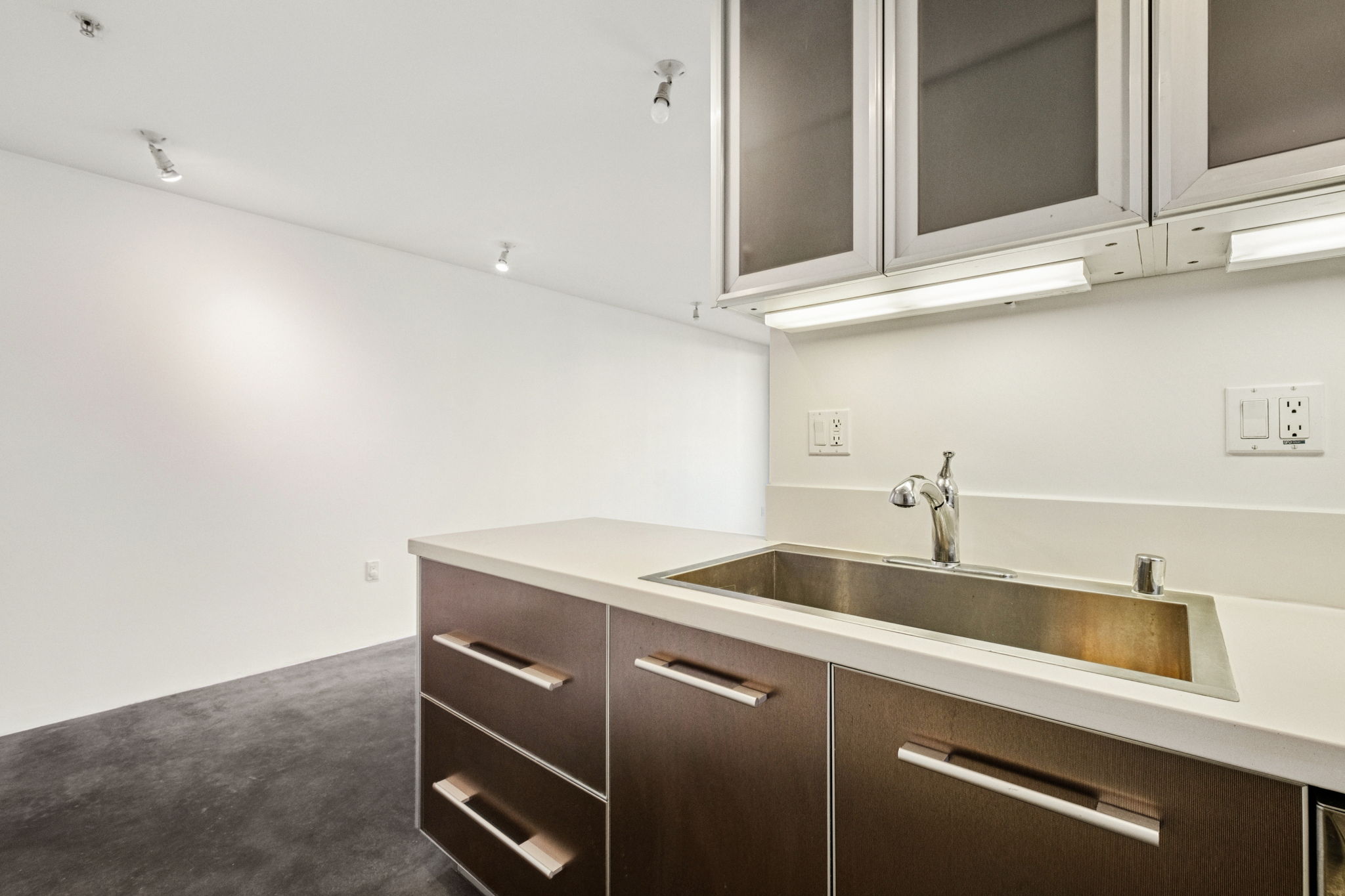 Waring Ave 3-S1111-014rr