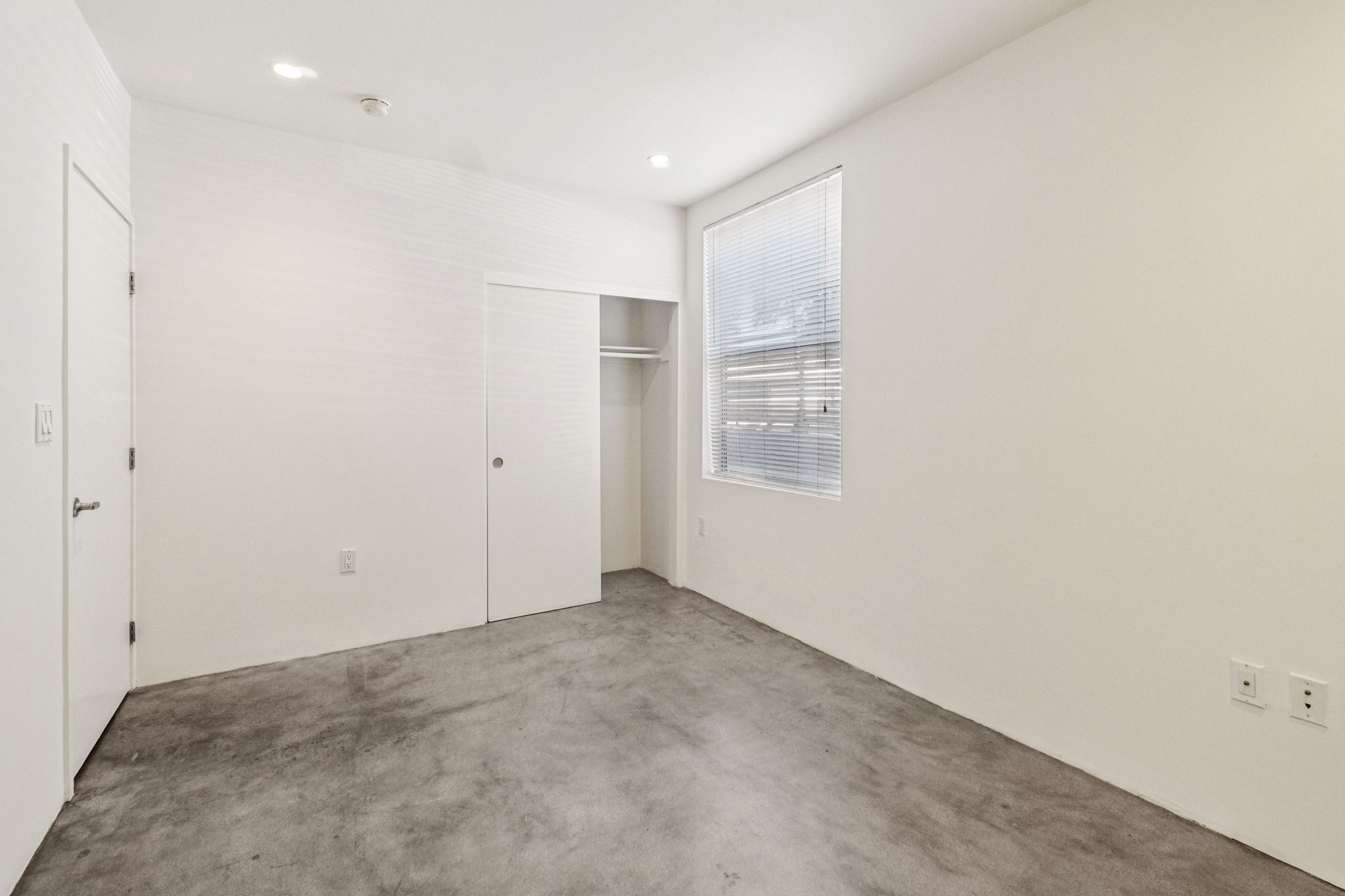 Waring Ave 3-S1111-021rr