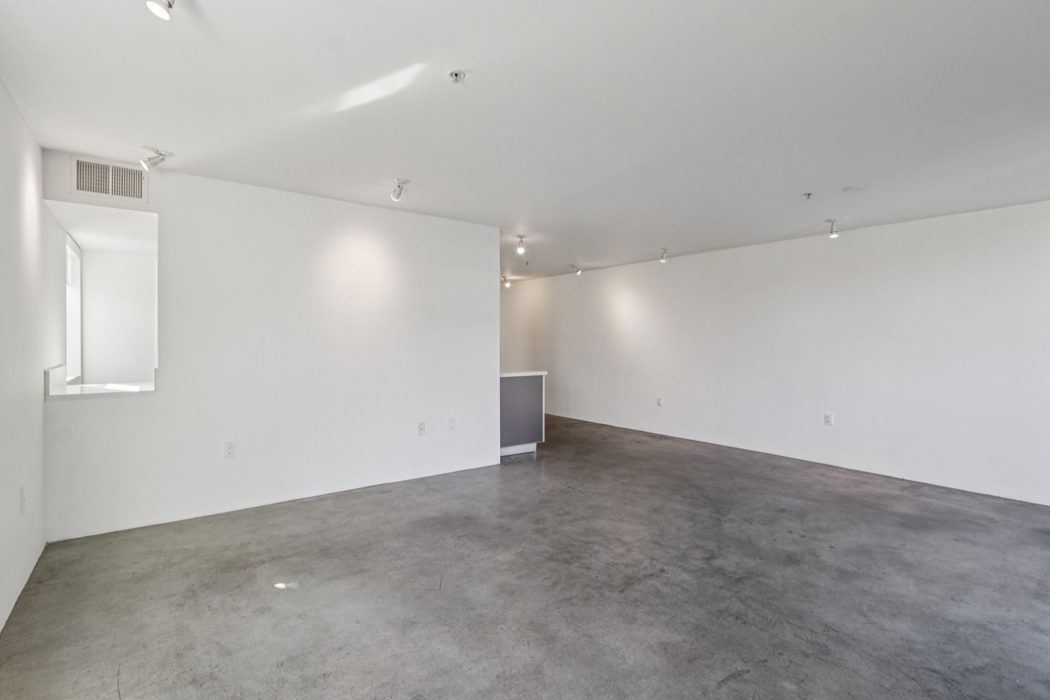 Waring Ave 3-S2611-006.jpg