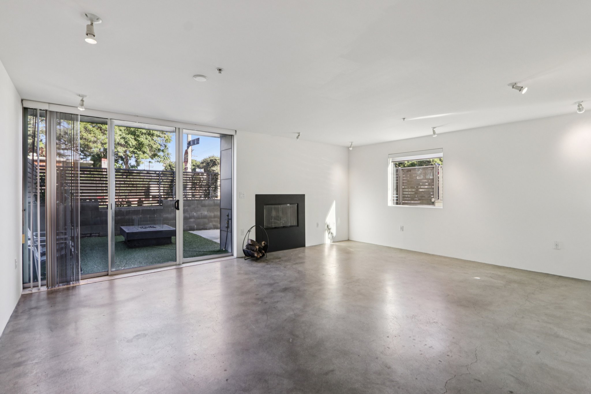 Waring Ave 3-S2611-007.jpg