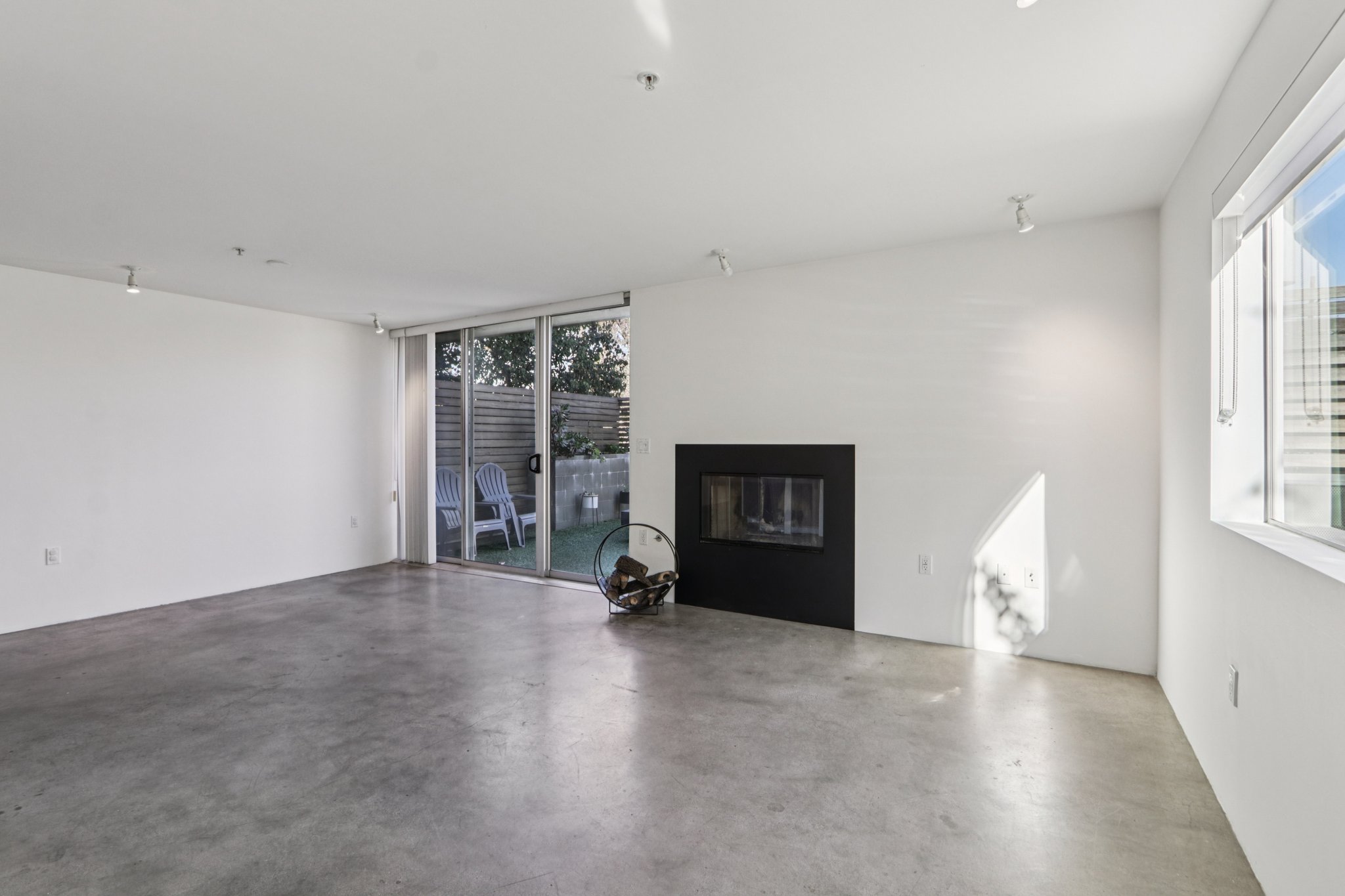 Waring Ave 3-S2611-008.jpg