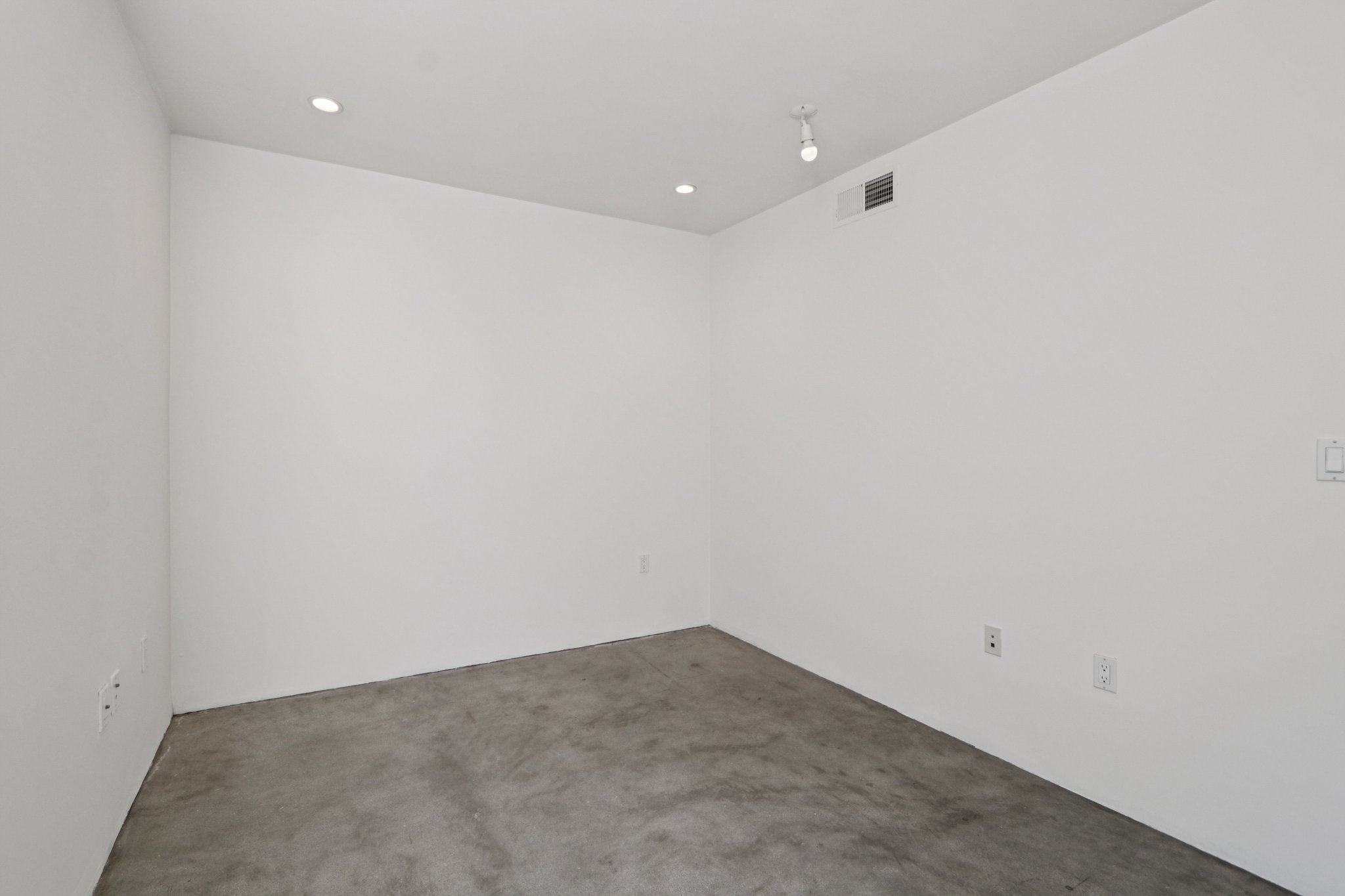 Waring Ave 3-S2611-016.jpg