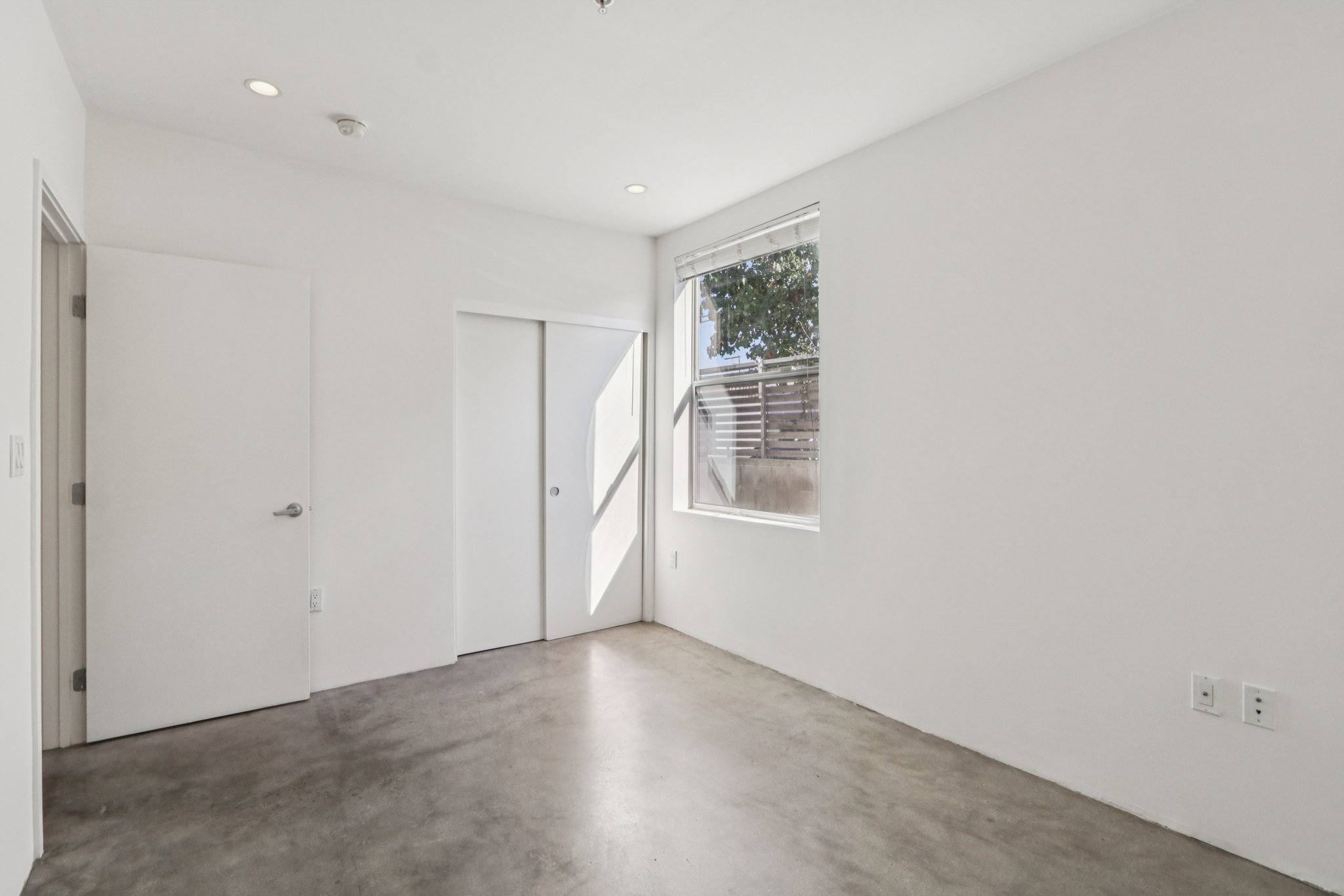 Waring Ave 3-S2611-018.jpg