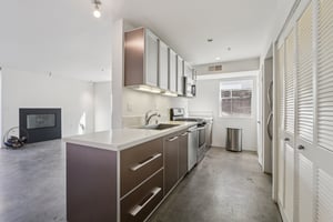 Waring Ave 3-S2611-010.jpg