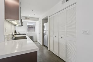 Waring Ave 3-S2611-012.jpg