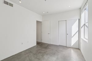 Waring Ave 3-S2611-017.jpg