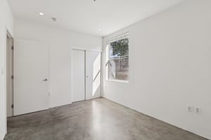 Waring Ave 3-S2611-018.jpg