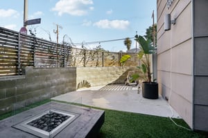 Waring Ave 3-S2611-025.jpg