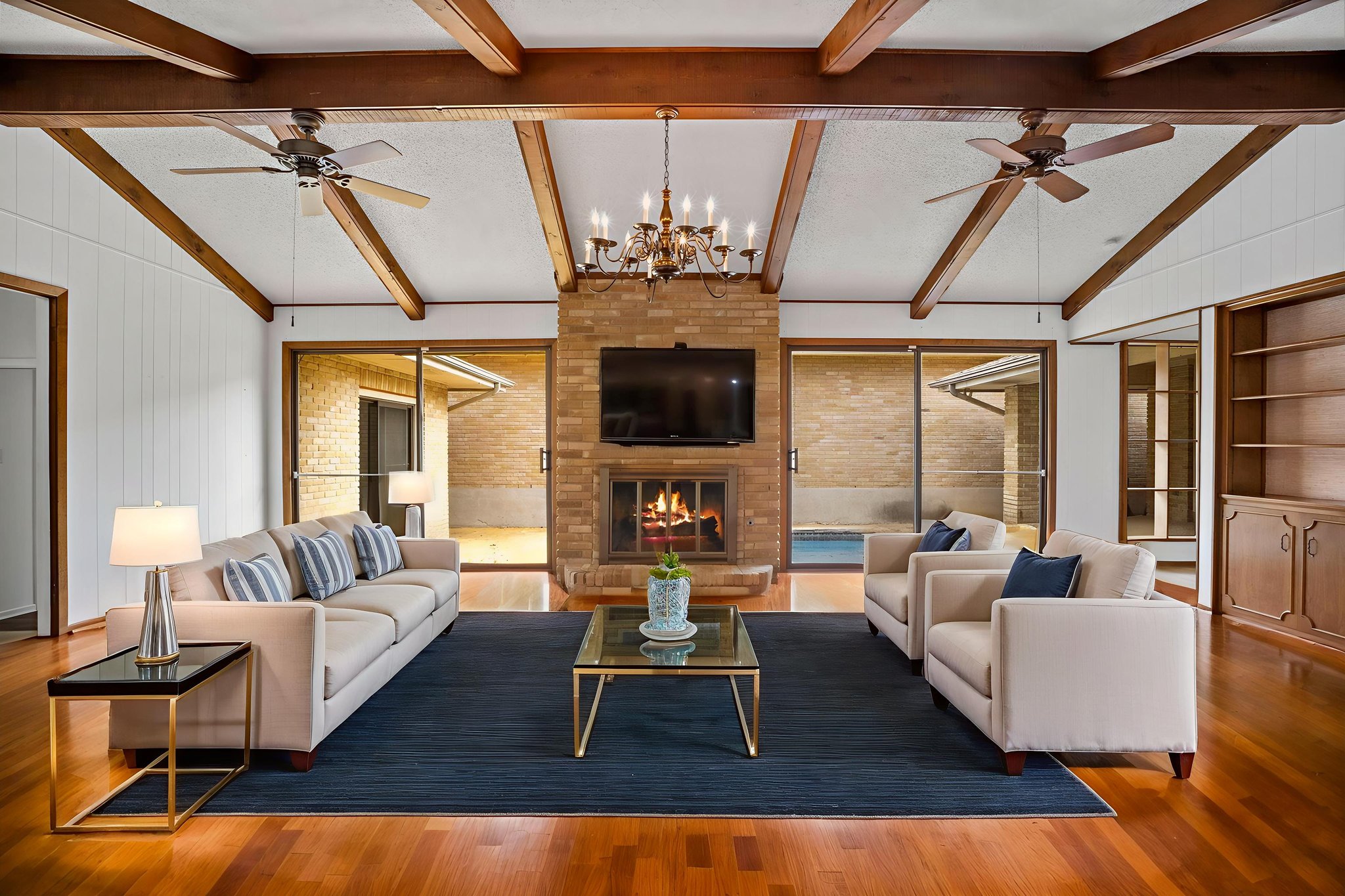 DSC04423 virtually staged.jpeg