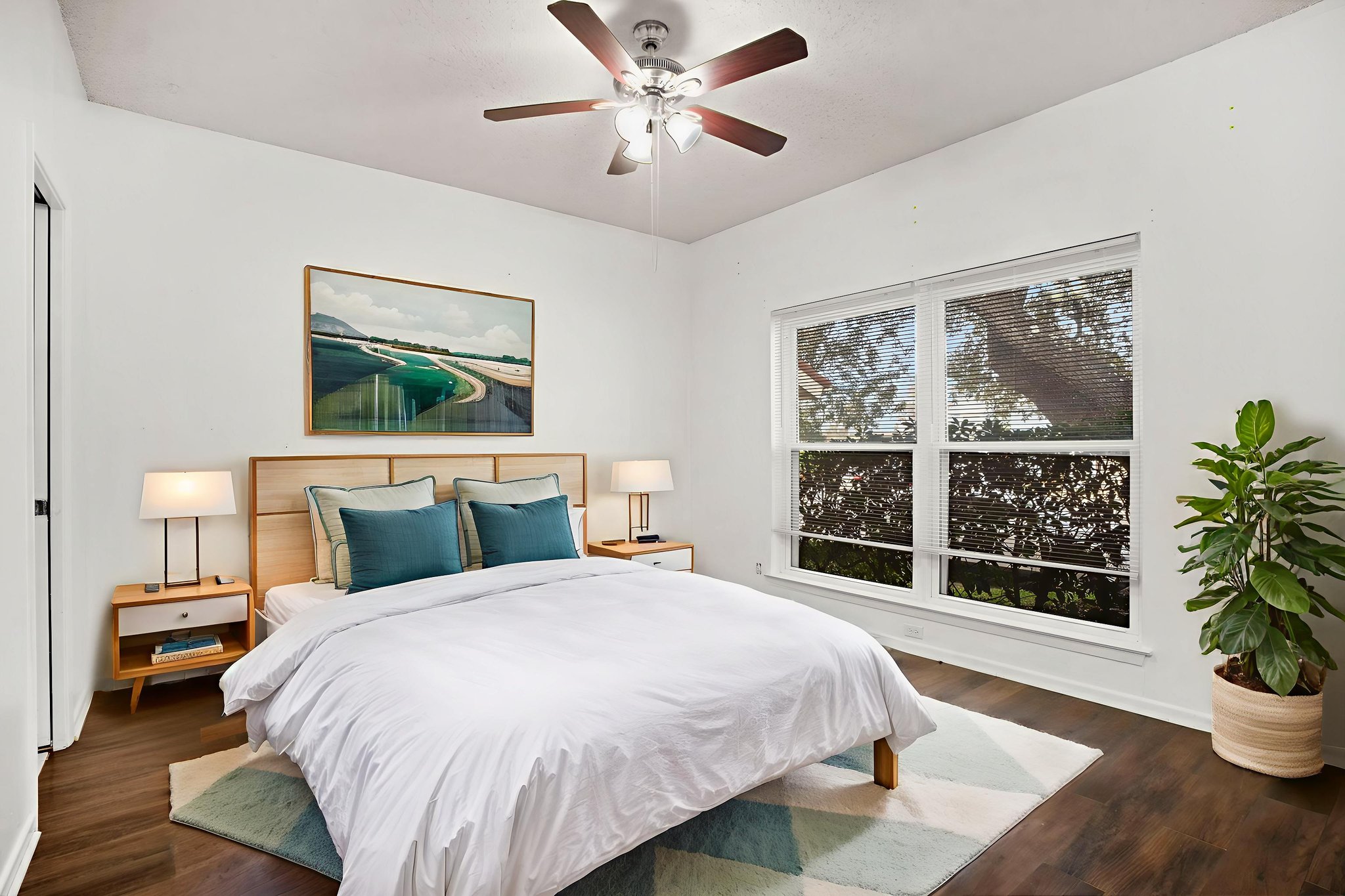 DSC04372 virtually staged.jpeg