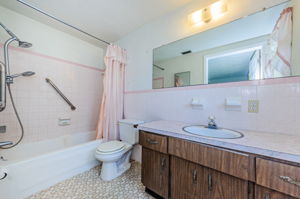 Master Bathroom 1a-3