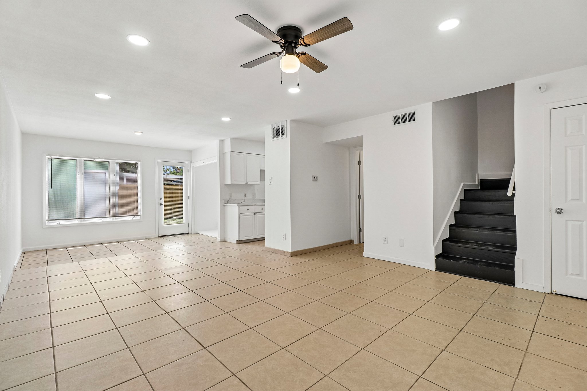 Coventry Ln-S0206-006.jpg
