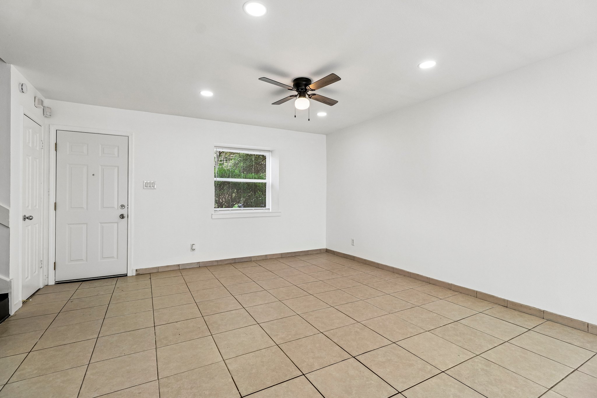 Coventry Ln-S0206-008.jpg