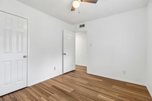 Coventry Ln-S0206-025.jpg