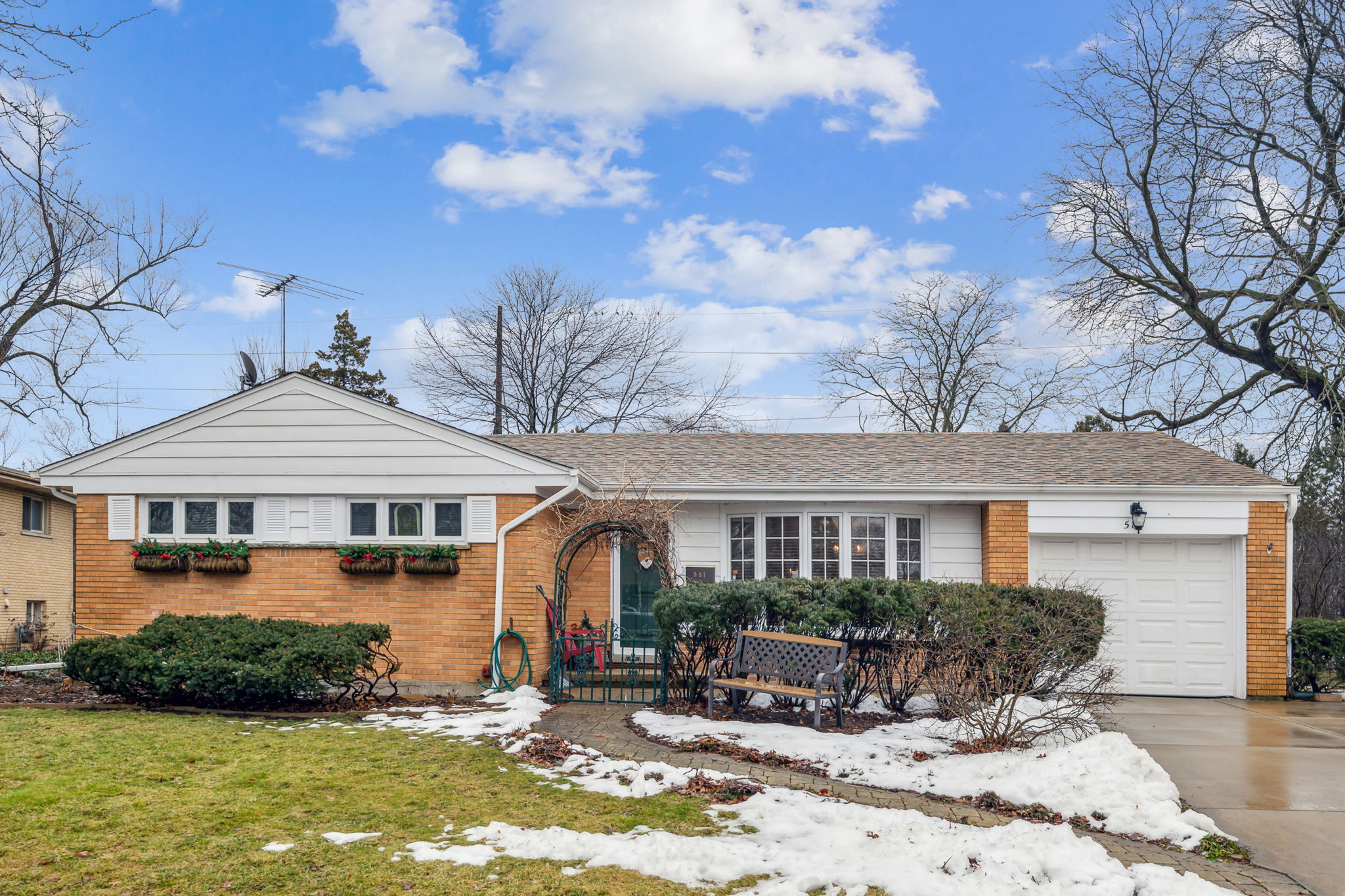 581 E Park Ave, Elmhurst, IL 60126 | Archi-Pix